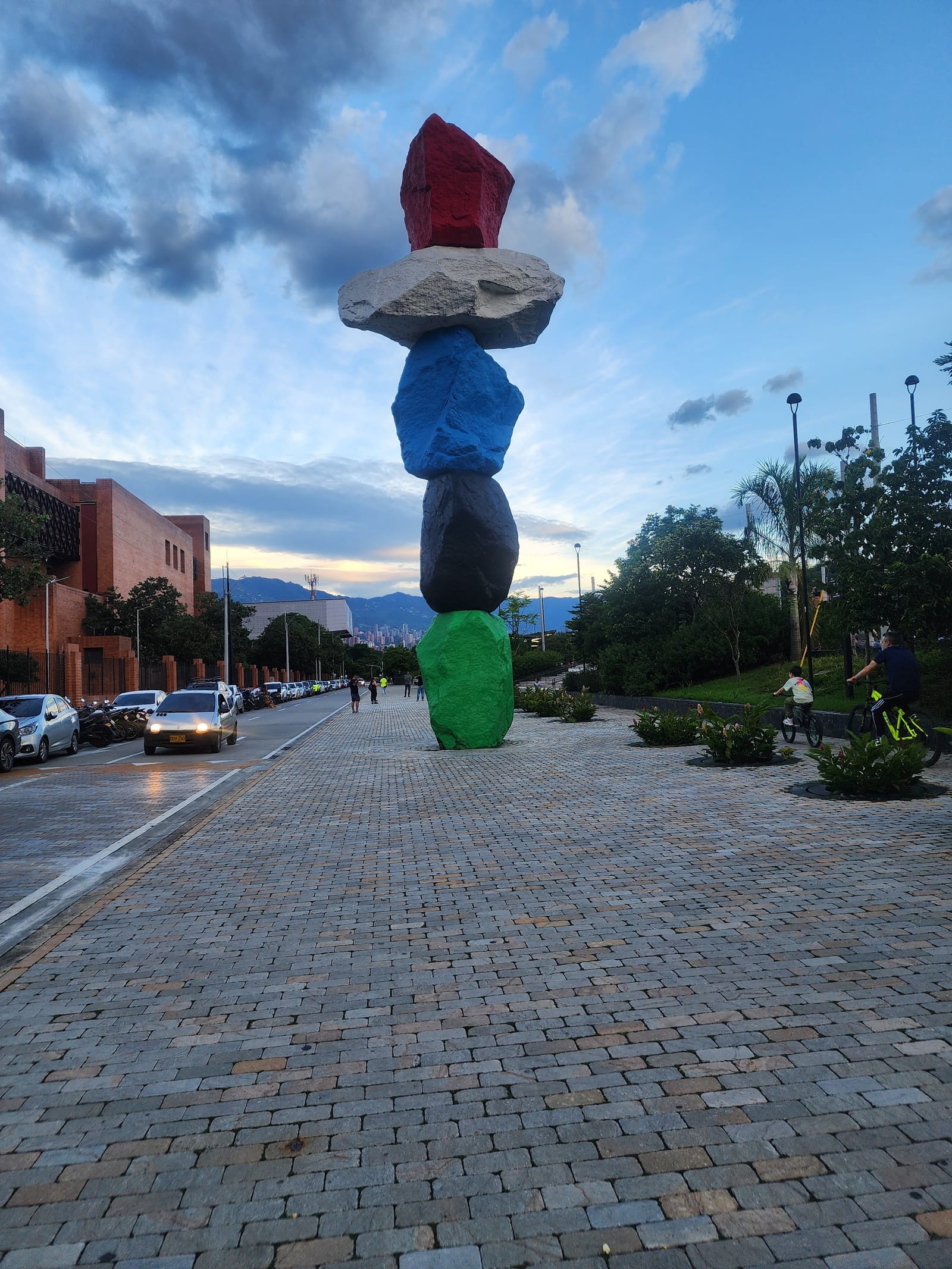 Integración de Naturaleza y Cultura - Cerro de Nutibara Sculpture Park, Medellín