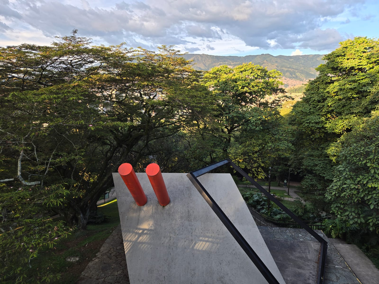 Sol y Ciudad - Cerro de Nutibara Sculpture Park, Medellín